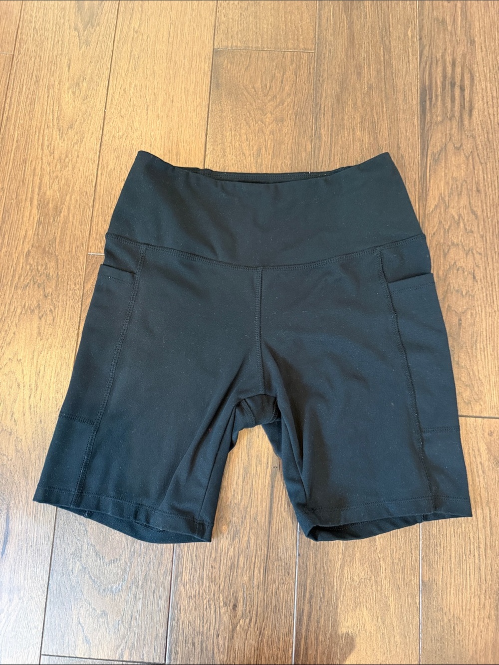 Danskin Black High-Rise 6” Bike Shorts with Side Pockets Size Small - C27-173